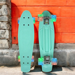 Mini Patineta Tipo Penny 21 Pulgadas 55 Cm Color Menta con Luces Led