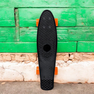 Mini Patineta Tipo Penny 21 Pulgadas 55 Cm Color Negro con Naranja